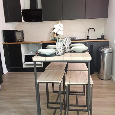 La Celiane- Climatise Avec Patio Classe 3 Etoiles Castelnaudary